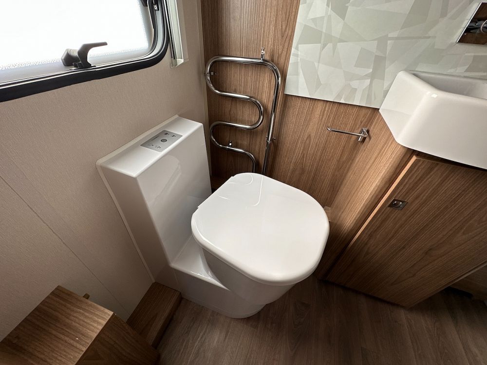 Coachman VIP 675