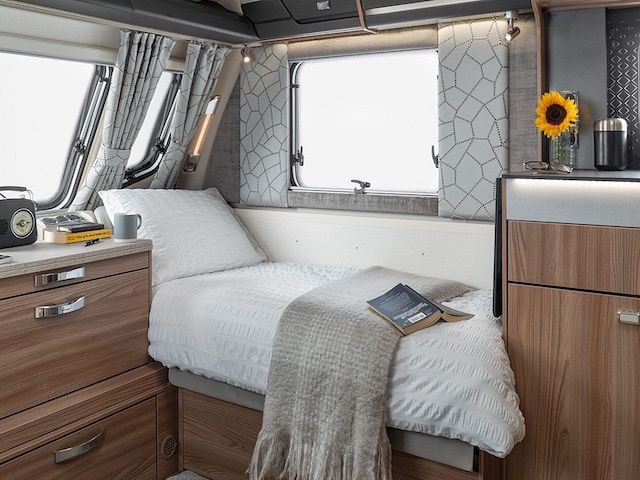 Swift Elegance 845