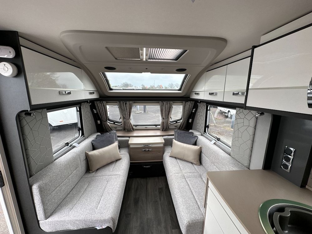 Swift Conqueror 560
