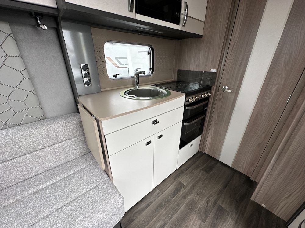 Swift Conqueror 560
