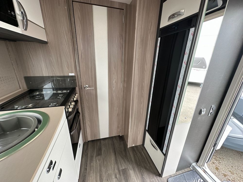 Swift Conqueror 560