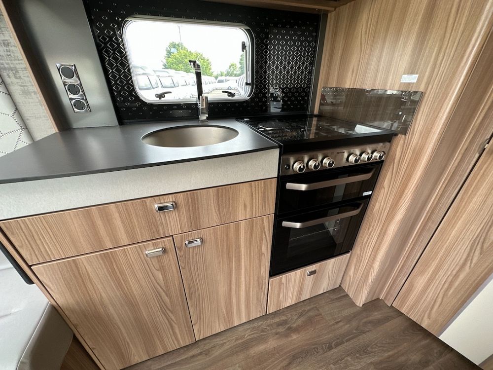 Swift Elegance 835