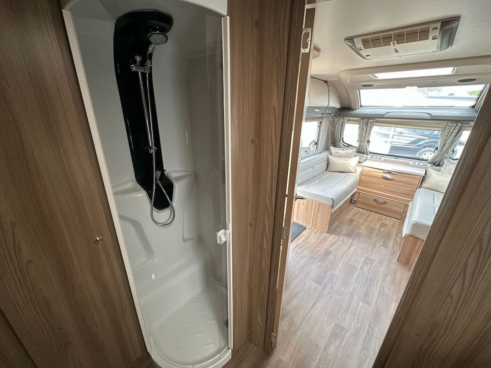 Swift Elegance 835