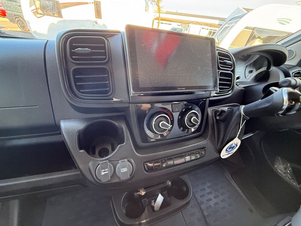 Auto-Trail Expedition C 63