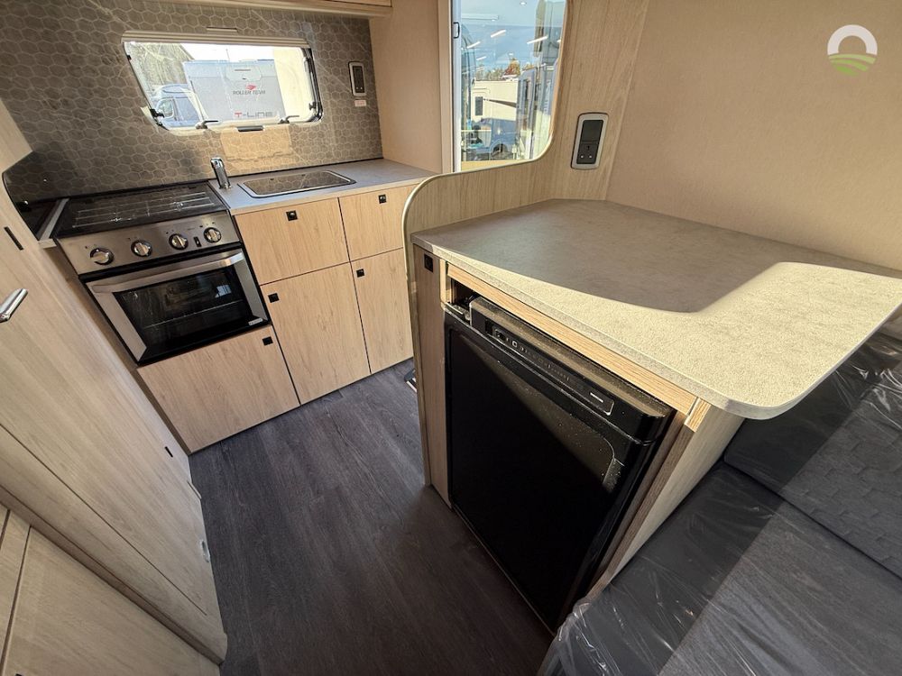 Auto-Trail Expedition C 63