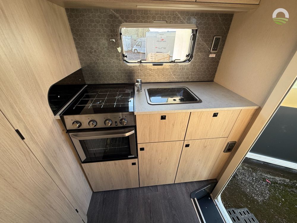 Auto-Trail Expedition C 63