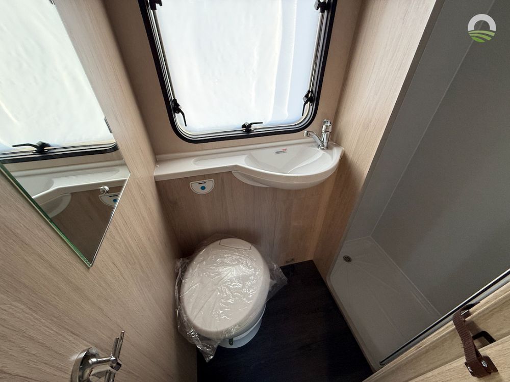 Auto-Trail Expedition C 63