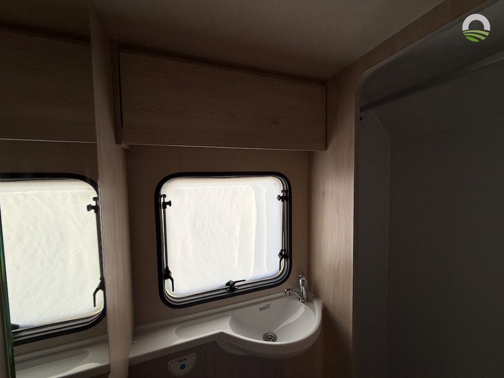 Auto-Trail Expedition C 63