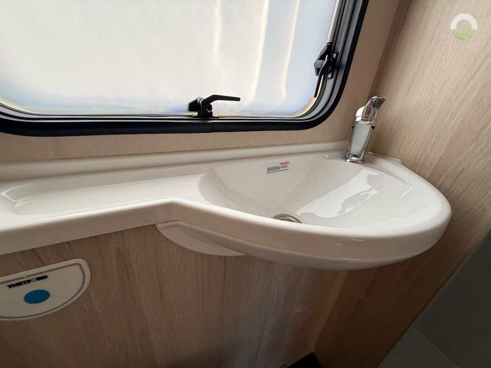 Auto-Trail Expedition C 63