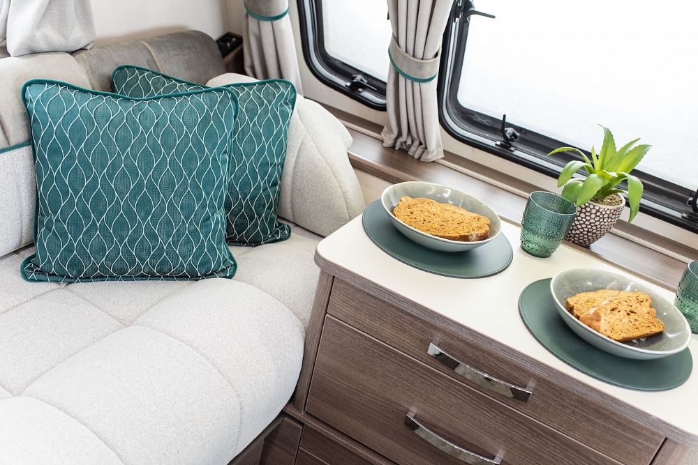 Elddis Affinity 574