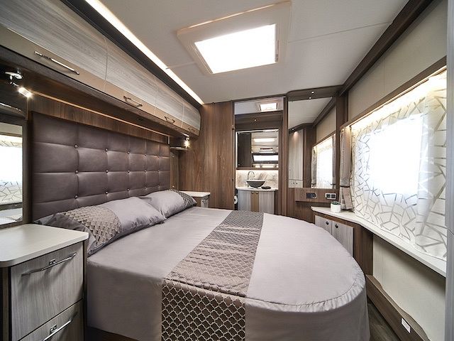 Coachman Lusso I Image Thumb