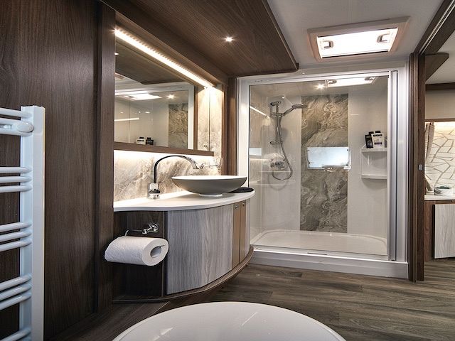 Coachman Lusso I Image Thumb