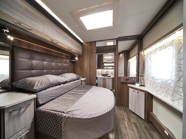 Coachman Lusso I Image Thumb