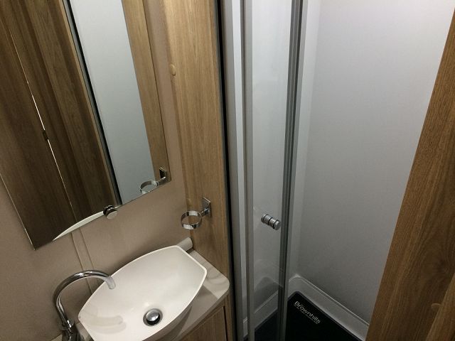 Elddis Autoquest Evolution 185 Image Thumb